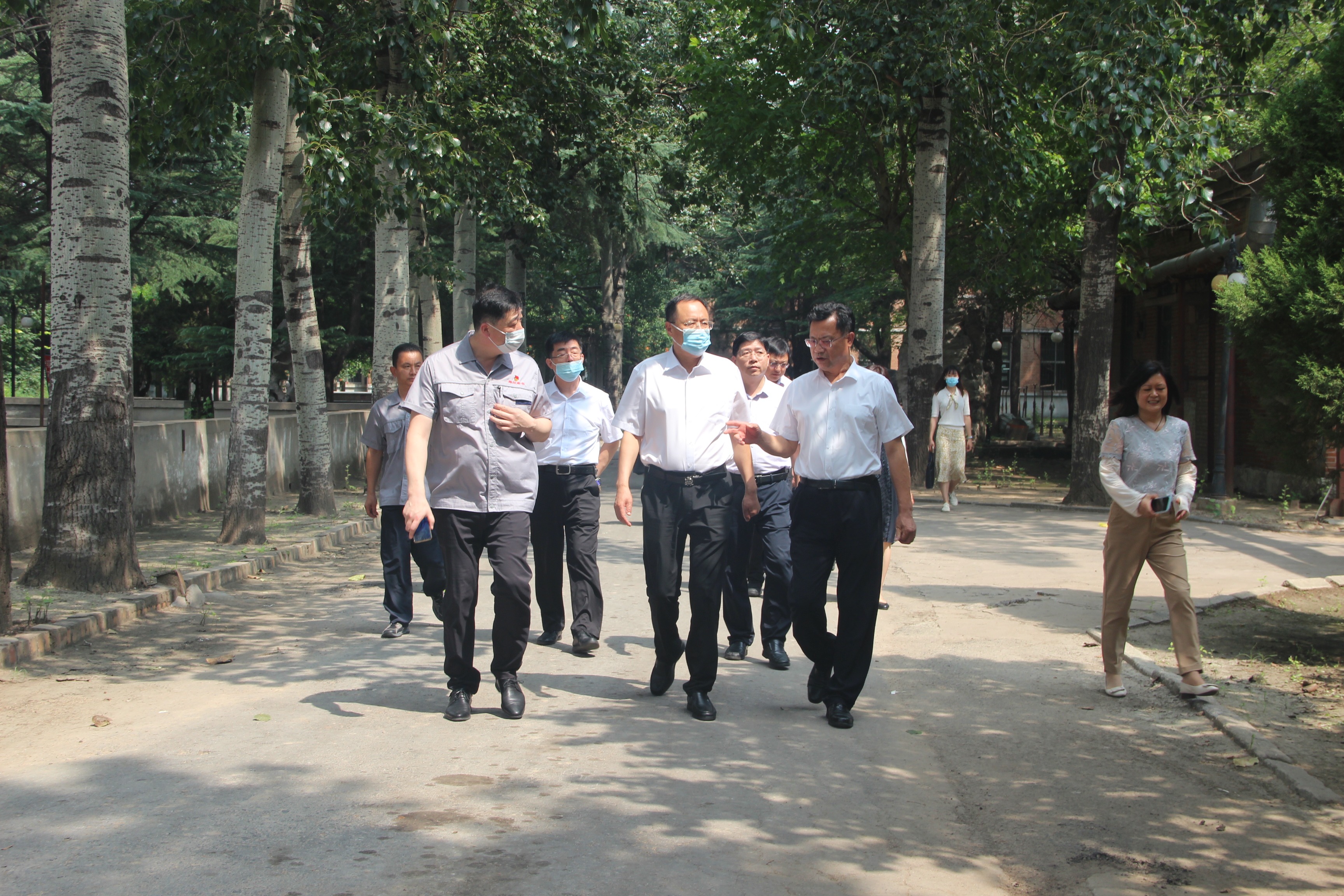 钟华到潍坊新华印务调研